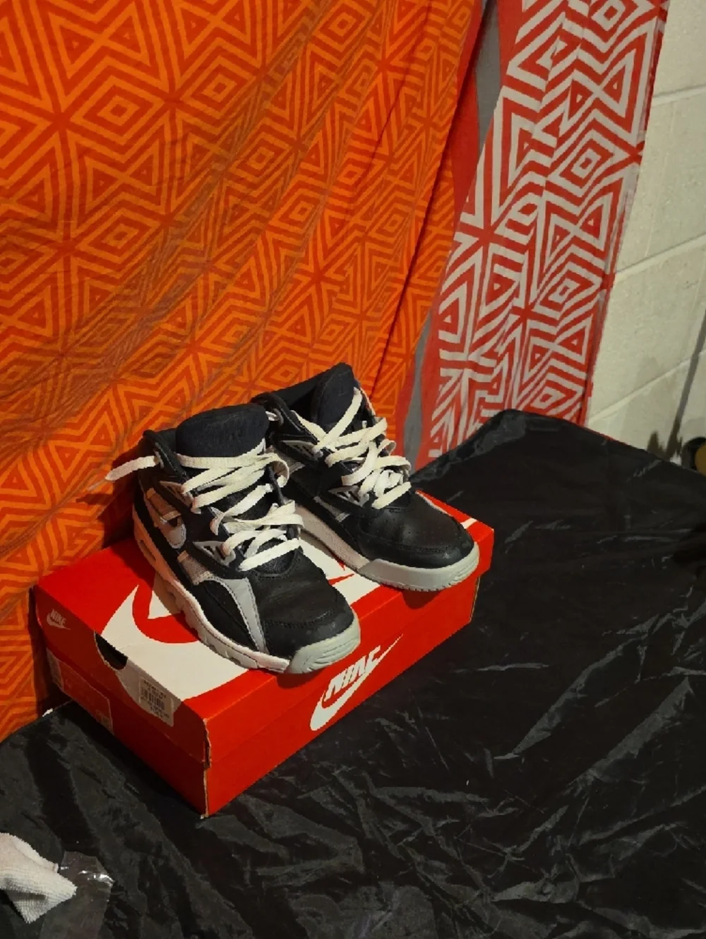 Nike Kids Black and Gray Low-Top Sneakers with White Laces - Picture 2 of 11